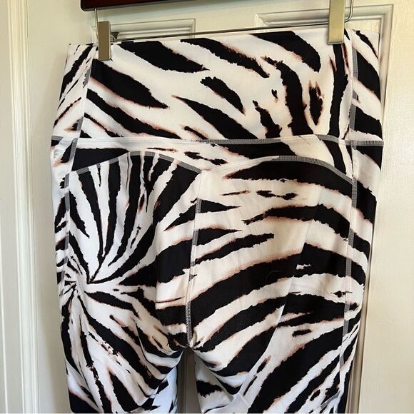 Fabletics PureLuxe Ultra High-Waisted 7/8 Legging - Picture 10 of 11